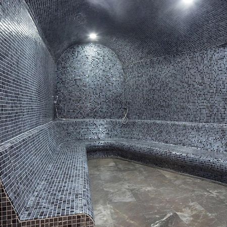 Ramada Plaza By Wyndham Batumi & Casino Hotel Ngoại thất bức ảnh A steam room