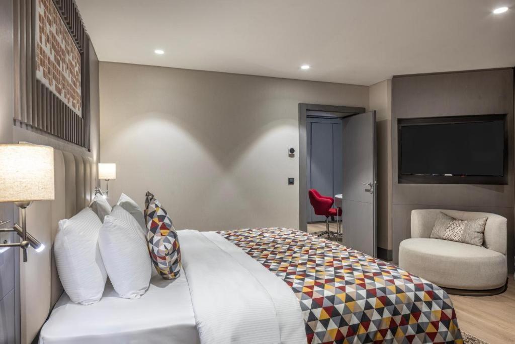 Ramada Plaza By Wyndham Batumi & Casino Hotel Ngoại thất bức ảnh A room at the hotel