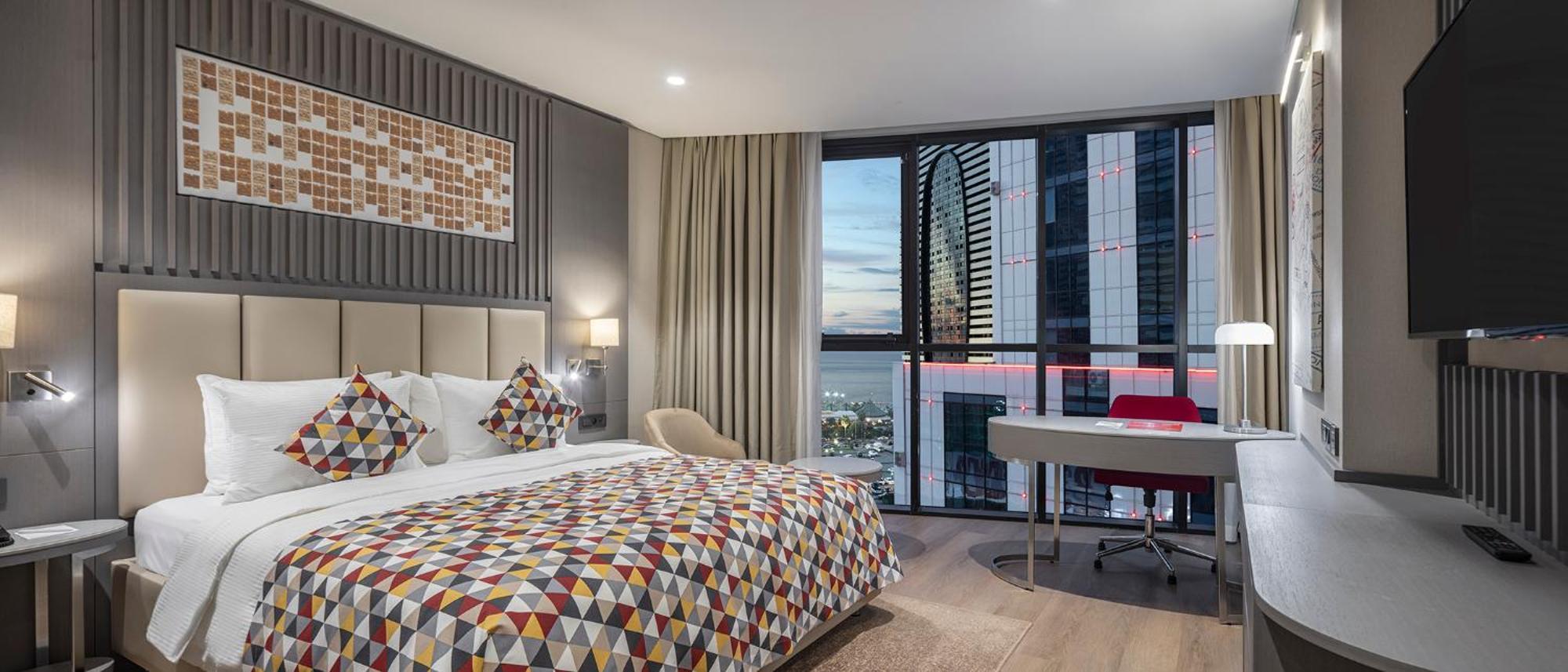 Ramada Plaza By Wyndham Batumi & Casino Hotel Ngoại thất bức ảnh A bedroom at the hotel