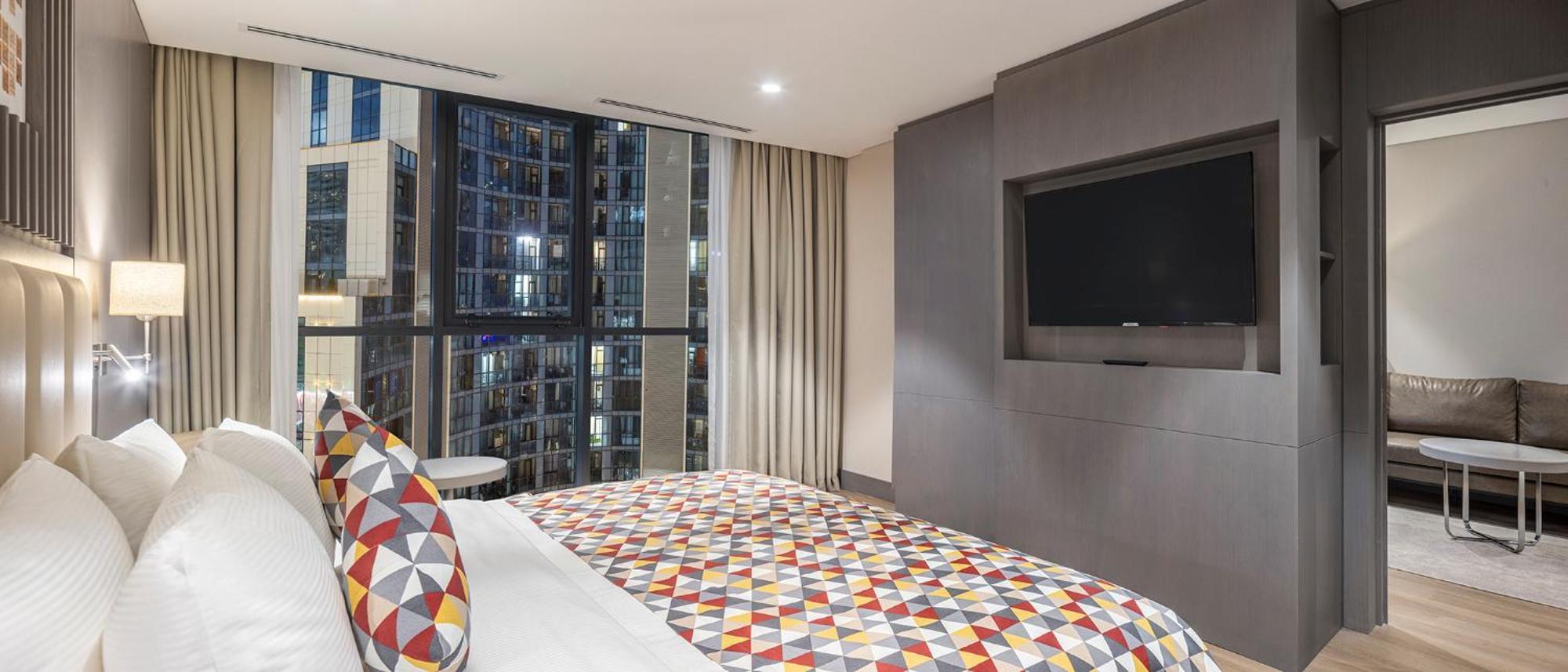 Ramada Plaza By Wyndham Batumi & Casino Hotel Ngoại thất bức ảnh A bedroom at the hotel