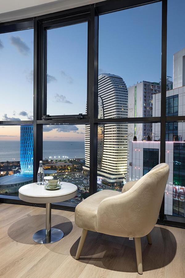 Ramada Plaza By Wyndham Batumi & Casino Hotel Ngoại thất bức ảnh View from a suite